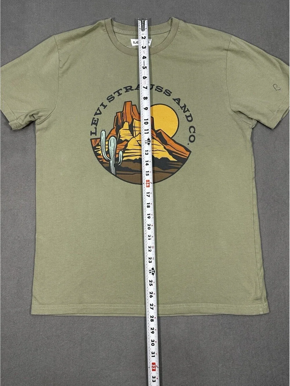Levi’s Strauss & Co Men’s Medium Graphic T-Shirt Olive Green Desert Print Cotton